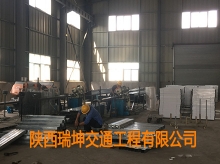 護(hù)欄生產(chǎn)車(chē)間